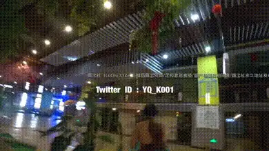 淫妻水上乐园在泳池里脱掉小内内露出下体 #人前