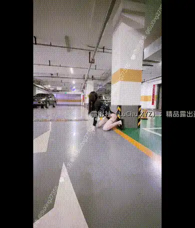 地下车库自慰系列，塞入肛塞小尾巴穿上性感紧身衣，在地下车库模拟口交，把阳具固定在柱子上疯狂自慰 #苏幸