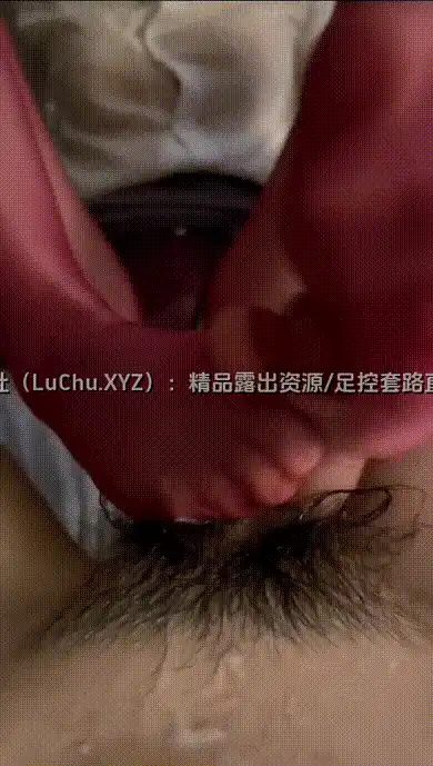 极品女神裸足和少女的玉足一样白嫩 穿上丝袜又少妇感满满 简直让人欲罢不能（4）