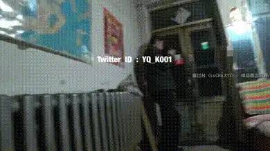 自驾游途中到乡下的情趣店买情趣用品，淫妻当着老板的面就把跳蛋塞进下体。老板深吸一口烟：这也太情趣了吧，开眼了