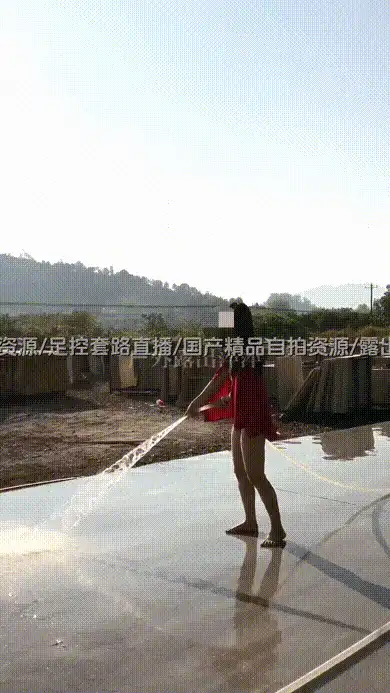 萍萍pinkpigbb 在村里不穿内裤光着腚到处跑