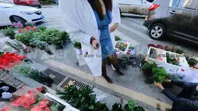 退网淫妻大神 #YQK 路边买花露出勾引老板 #自购