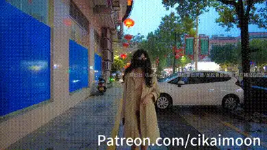 #小K 雨后的街头,穿着大衣里面一丝不挂行走街边,在摊位间购买水果实则故意露出躯体任摊主视奸 #人前